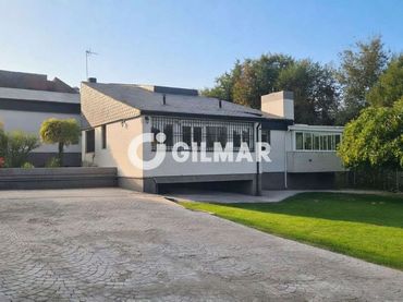 Chalet con piscina en venta en El Bosque