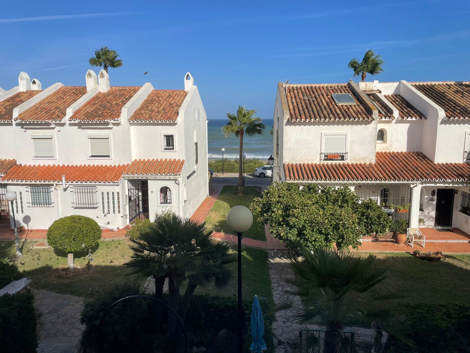 Vista exterior de Dúplex en venda en Manilva amb Aire condicionat, Jardí privat i Terrassa