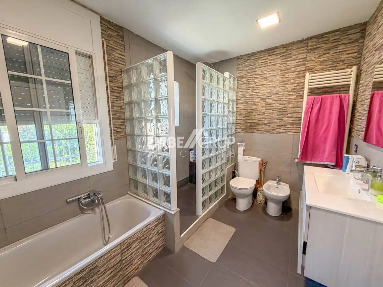 Bathroom of Detached homes for sale in Abrera  with Air Conditioner, Heating and Private garden