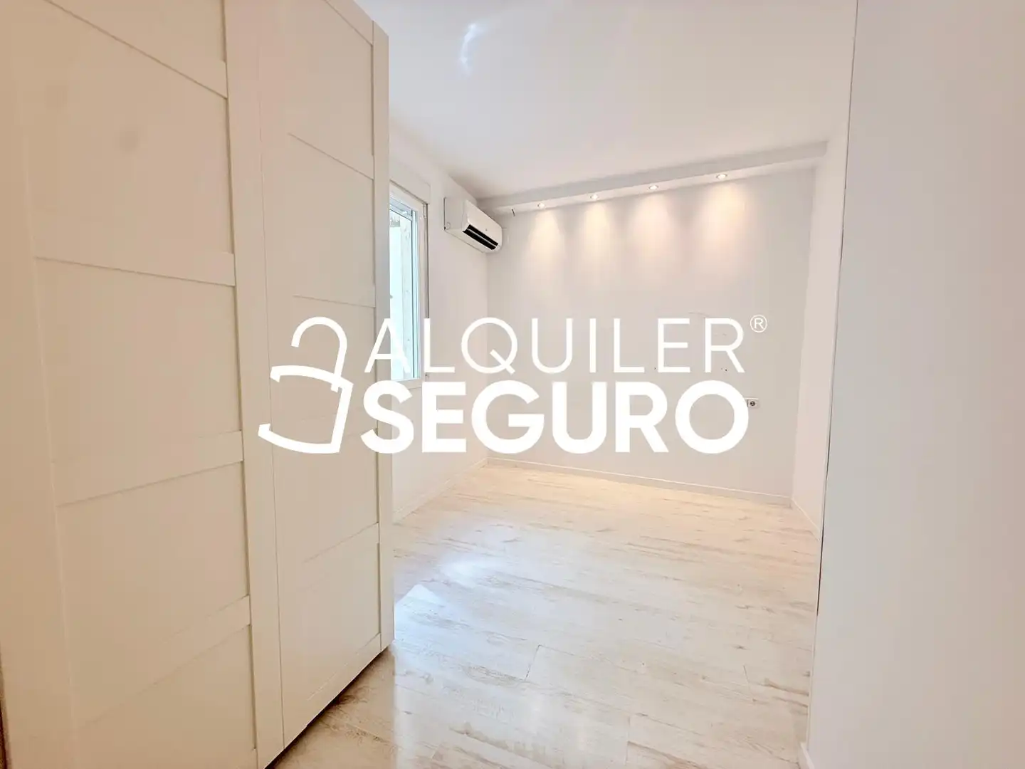 Bedroom of Flat for rent in Madrid  with Air Conditioner and Heating