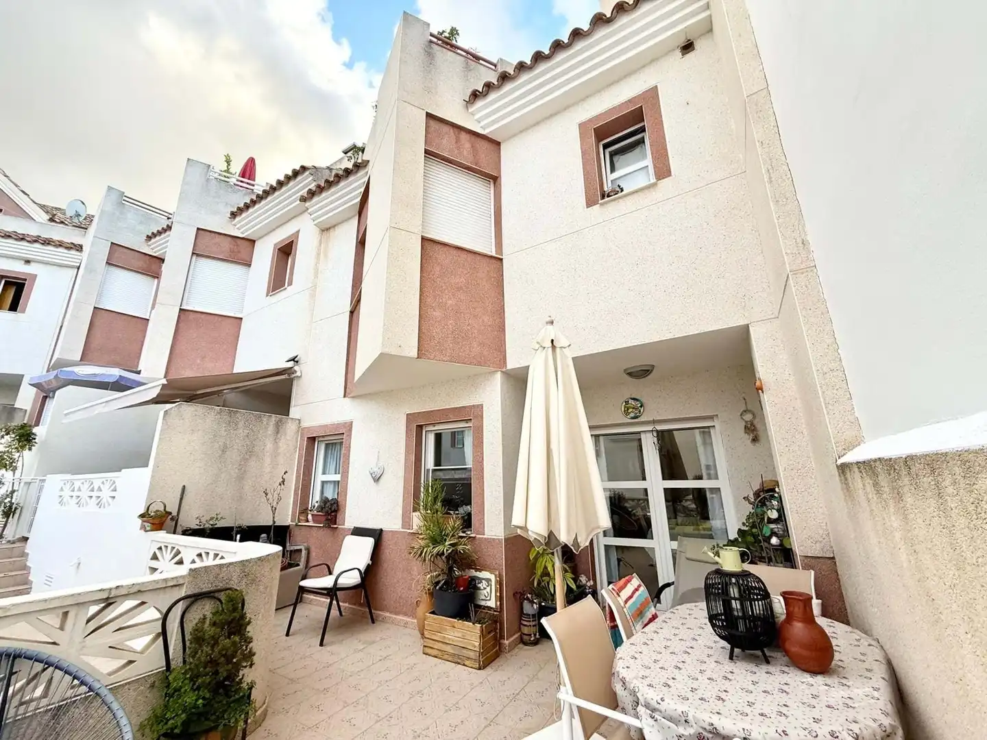 Vista exterior de Casa o chalet en venta en La Nucia con Aire acondicionado, Terraza y Trastero