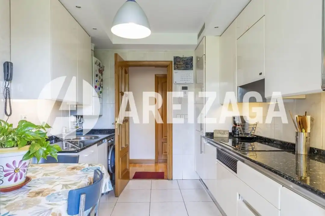 Kitchen of Flat for sale in Donostia - San Sebastián   with Heating, Terrace and Storage room