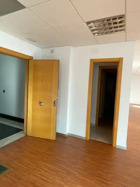 Büro zur Miete in Santander mit Klimaanlage und Heizung