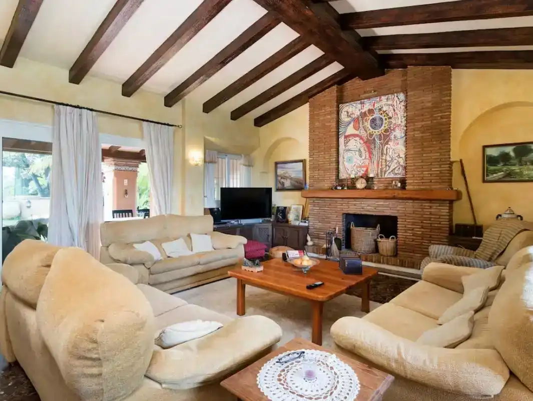 Sala d'estar de Casa o xalet en venda en Alhaurín de la Torre amb Aire condicionat, Piscina i Balcó