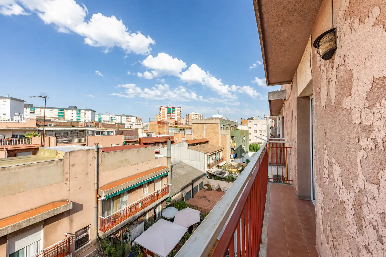 Vista exterior de Dúplex en venda en Cerdanyola del Vallès amb Traster i Balcó