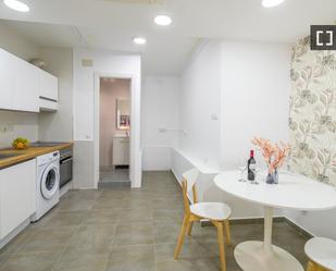 Kitchen of Flat to rent in  Madrid Capital  with Air Conditioner and Balcony