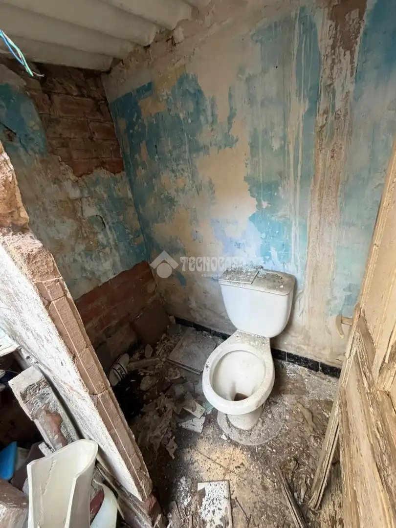 Bathroom of Industrial land for sale in Badalona