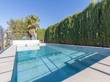 Chalet con balcón en venta en Altos de la Zubia