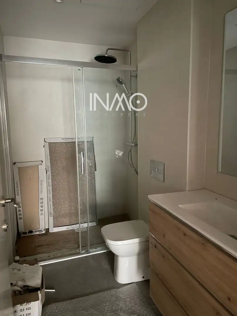 Badezimmer von Einfamilien-Reihenhaus zum Verkauf in Rubí mit Klimaanlage