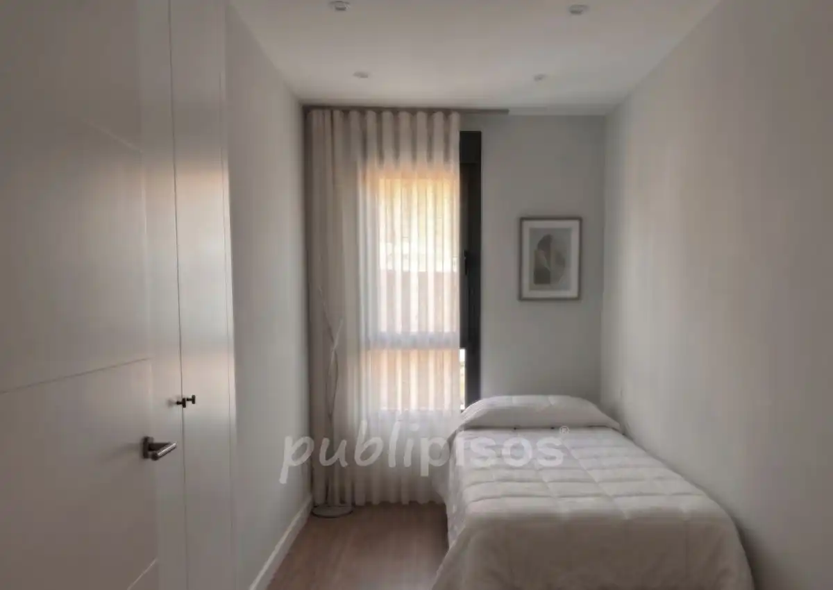 Schlafzimmer von Wohnung zur Miete in Zaragoza mit Klimaanlage, Heizung und Möbliert