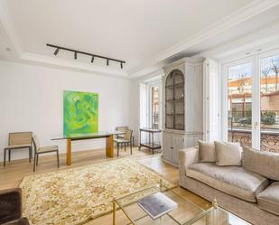 Living room of Flat to rent in  Madrid Capital  with Air Conditioner, Heating and Storage room