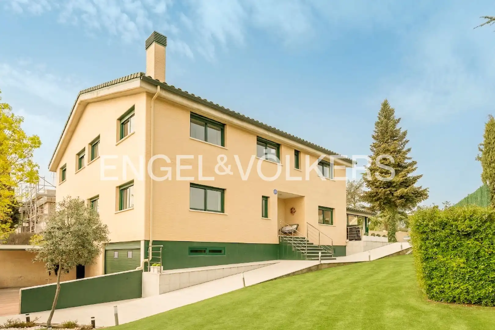 Vista exterior de Casa adosada de alquiler en Tres Cantos con Aire acondicionado, Calefacción y Jardín privado