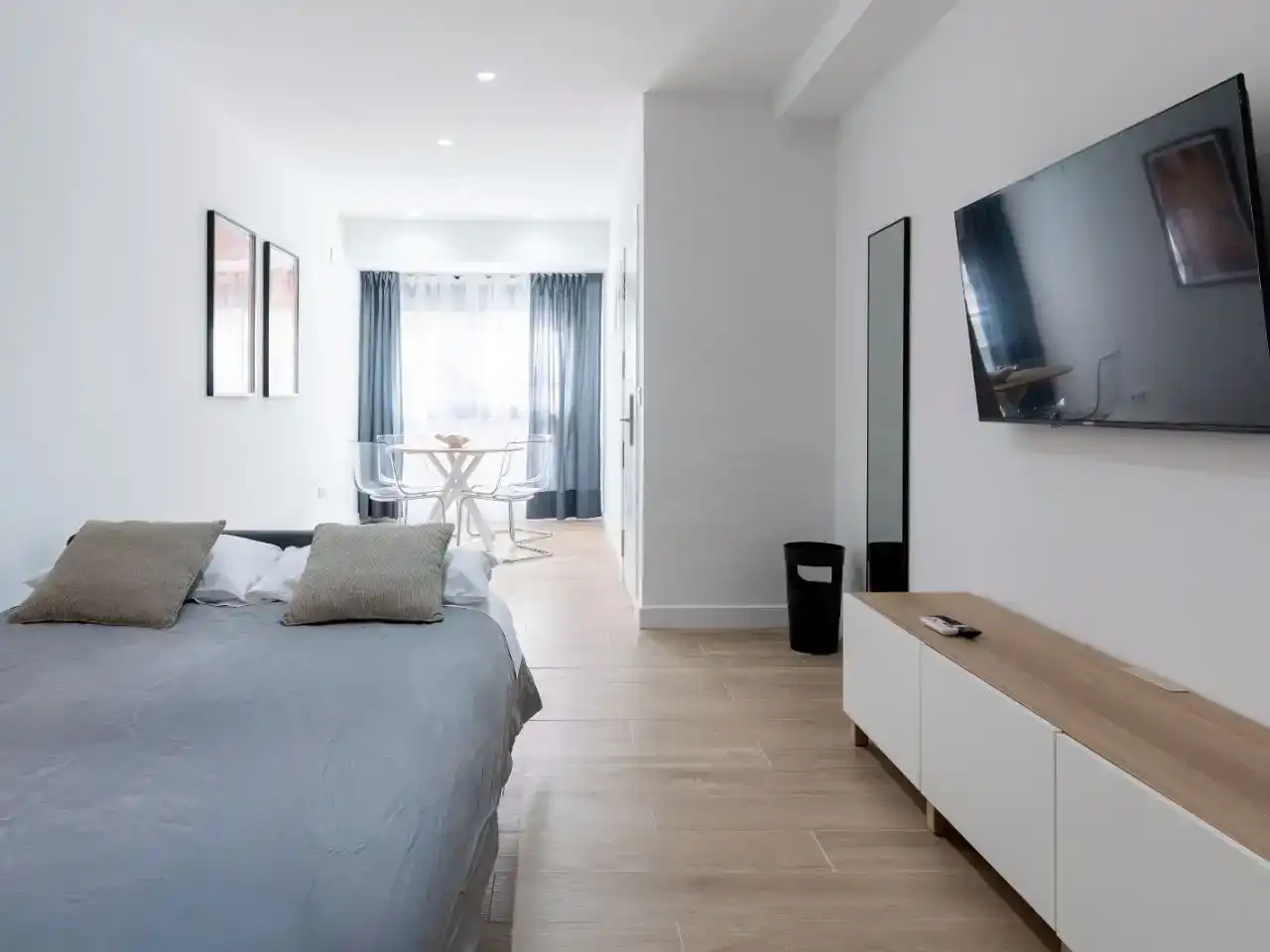 Dormitori de Apartament de lloguer en  Sevilla Capital amb Aire condicionat