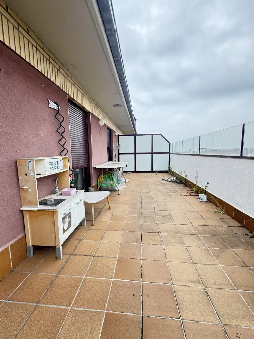Terraza de Ático en venta en Avilés con Calefacción, Parquet y Terraza