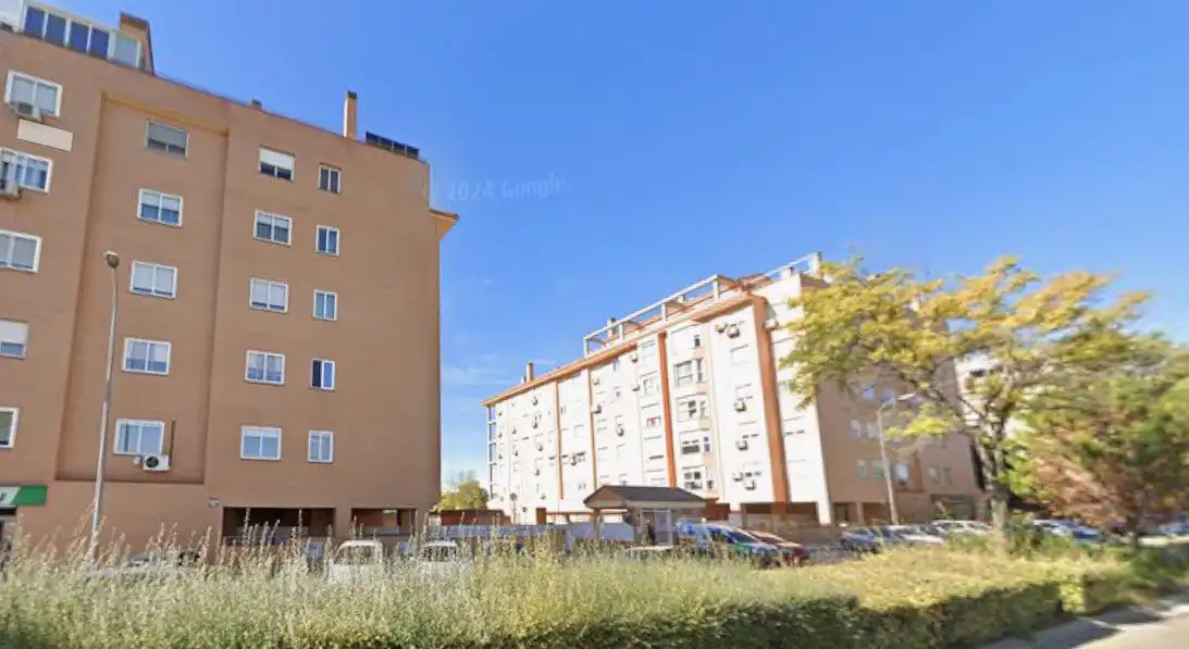Außenansicht von Wohnung zum Verkauf in Valdemoro mit Klimaanlage, Terrasse und Abstellraum