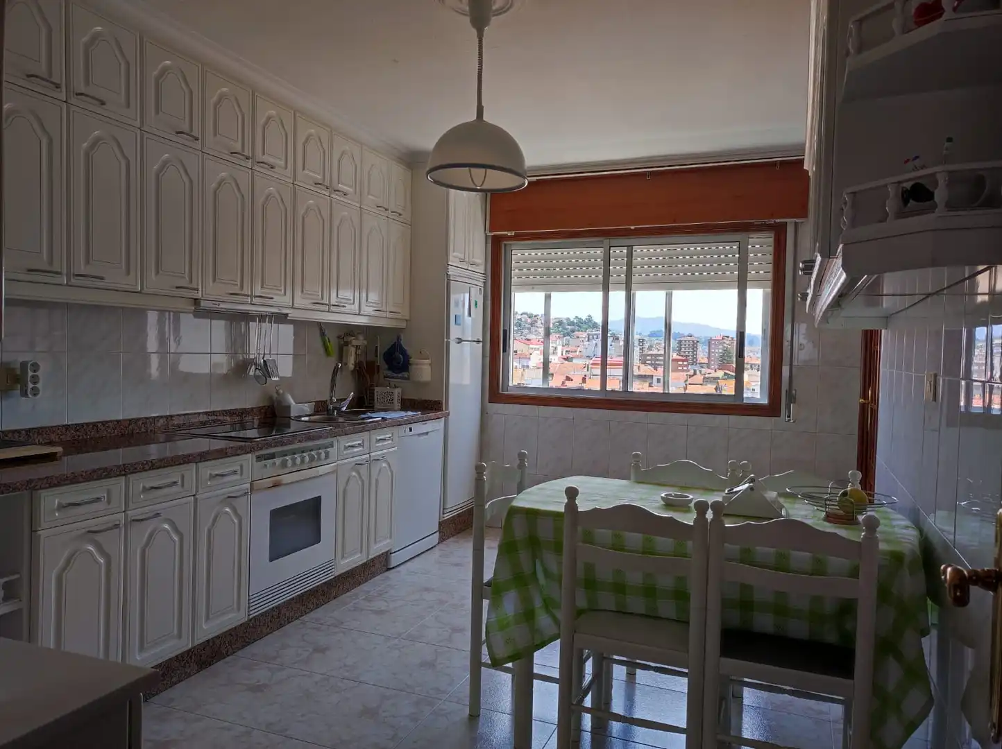 Küche von Wohnung zur untervermieten in Vigo  mit Heizung, Parkett und Möbliert