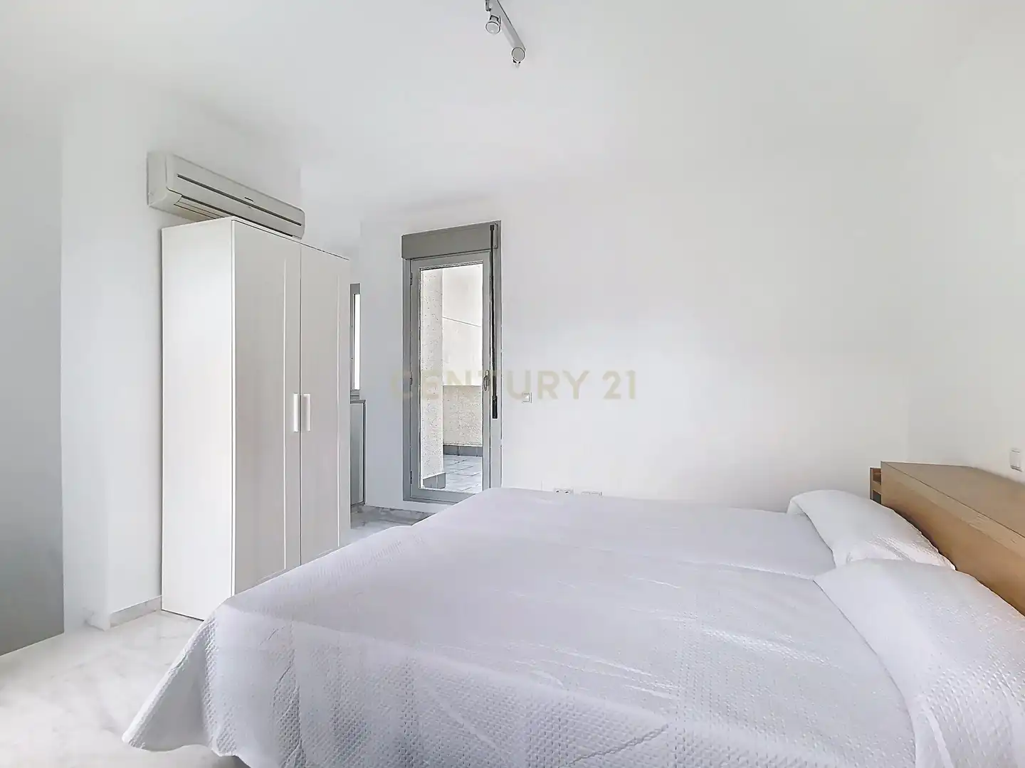 Dormitori de Apartament de lloguer en Mijas amb Aire condicionat, Jardí privat i Traster