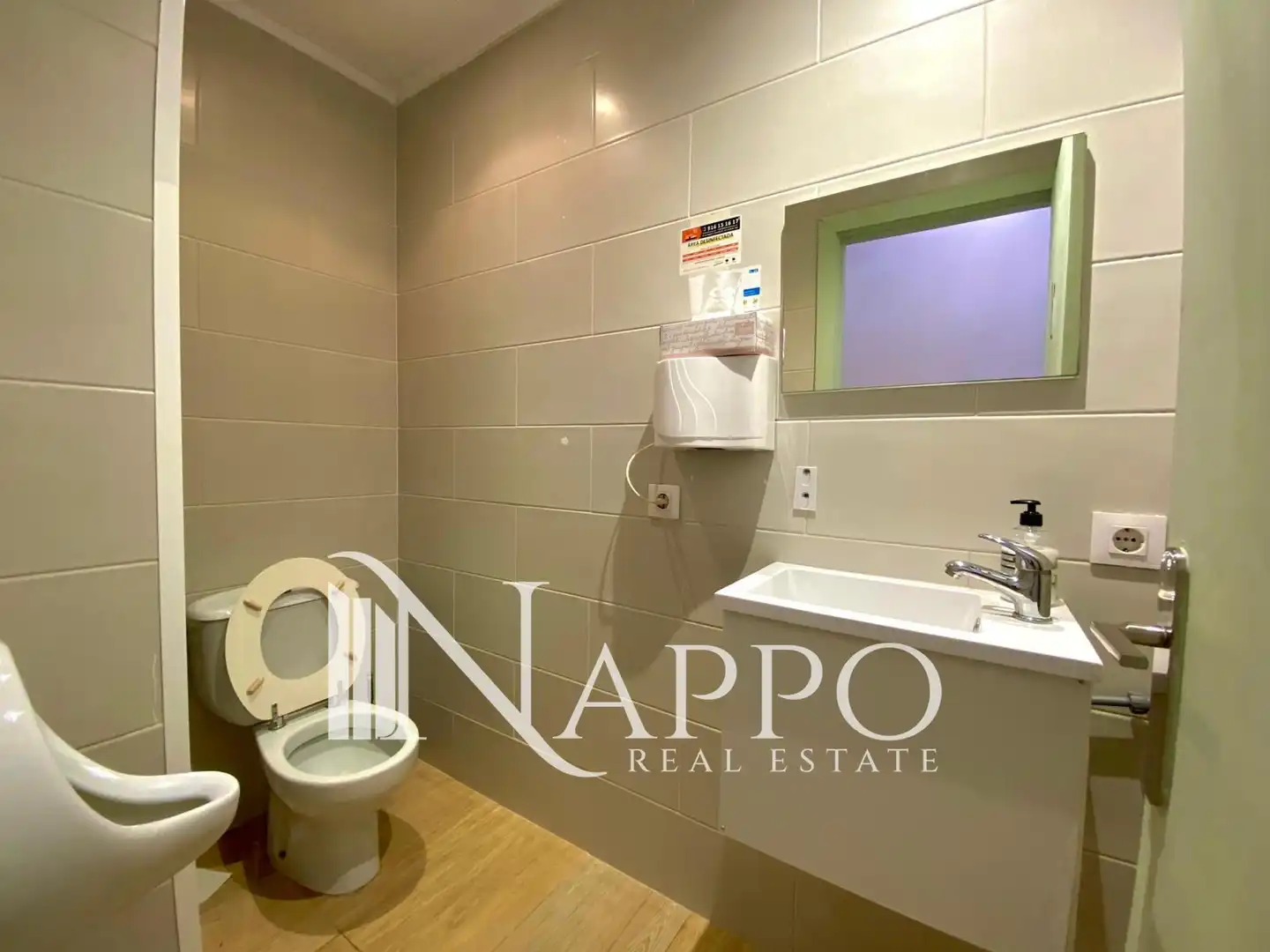 Baño de Local de alquiler en Calvià con Aire acondicionado, Terraza y Internet