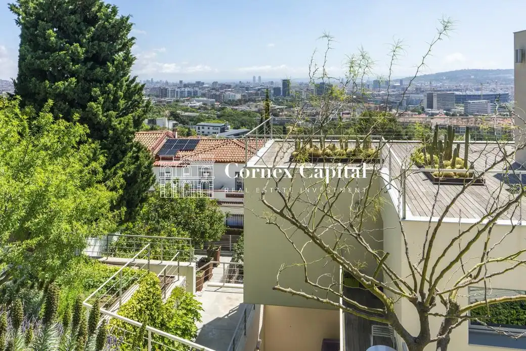 Vista exterior de Casa o xalet en venda en Barcelona amb Aire condicionat, Calefacció i Jardí privat
