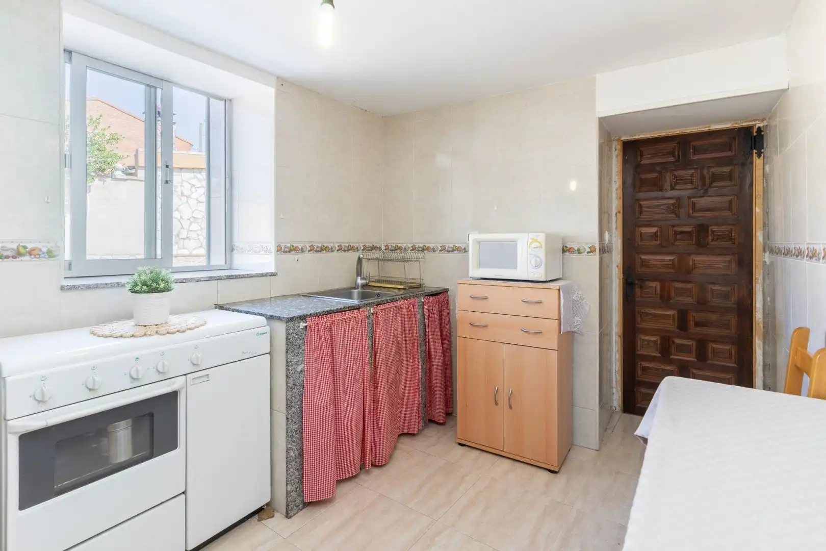 Cuina de Casa o xalet en venda en Bustillo del Páramo amb Terrassa