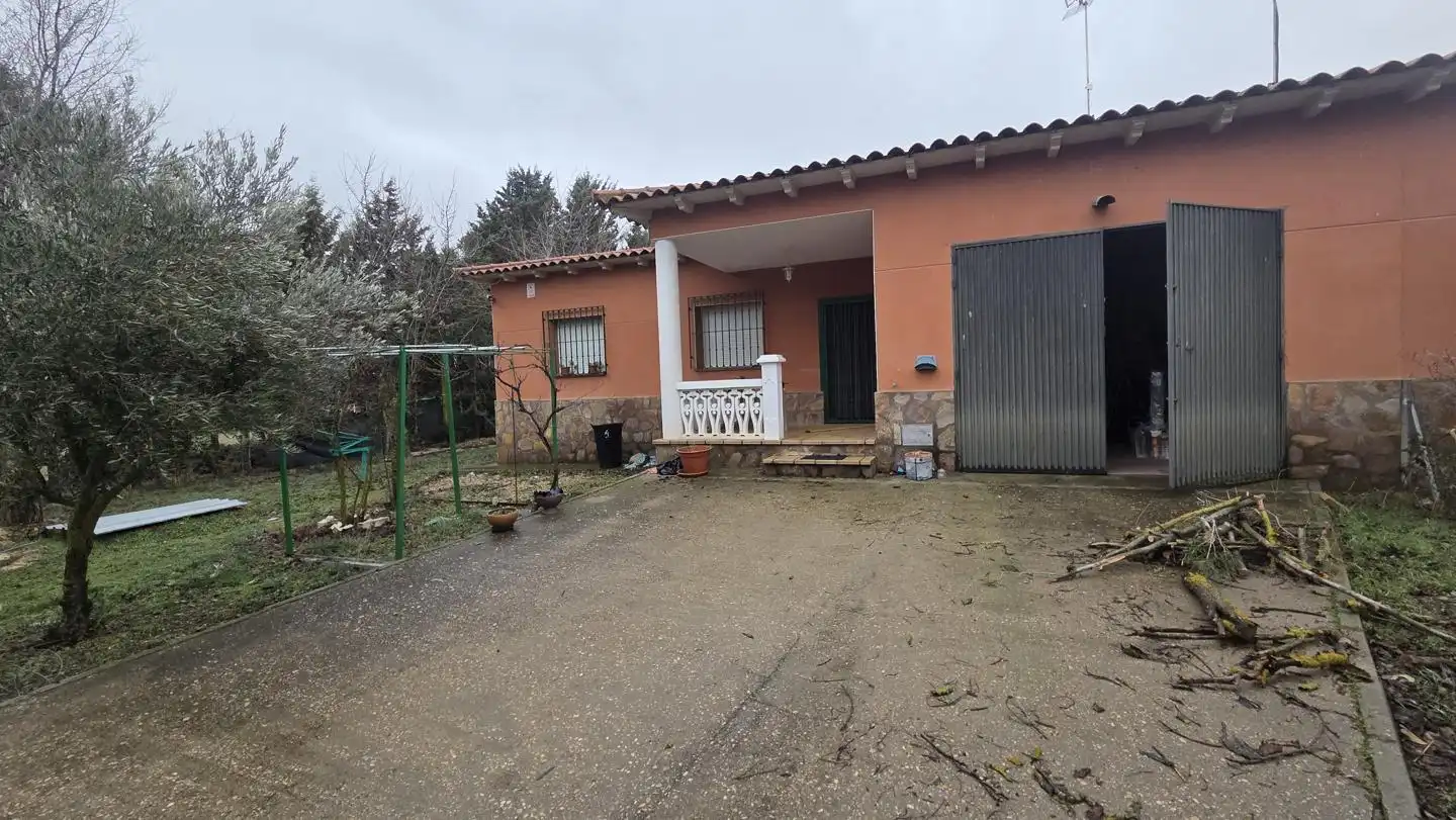Vista exterior de Casa o chalet en venta en Villar de Cañas con Trastero