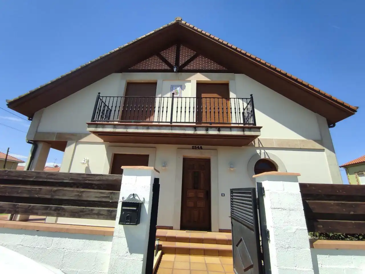 Vista exterior de Casa o chalet en venta en Marina de Cudeyo con Calefacción, Jardín privado y Parquet