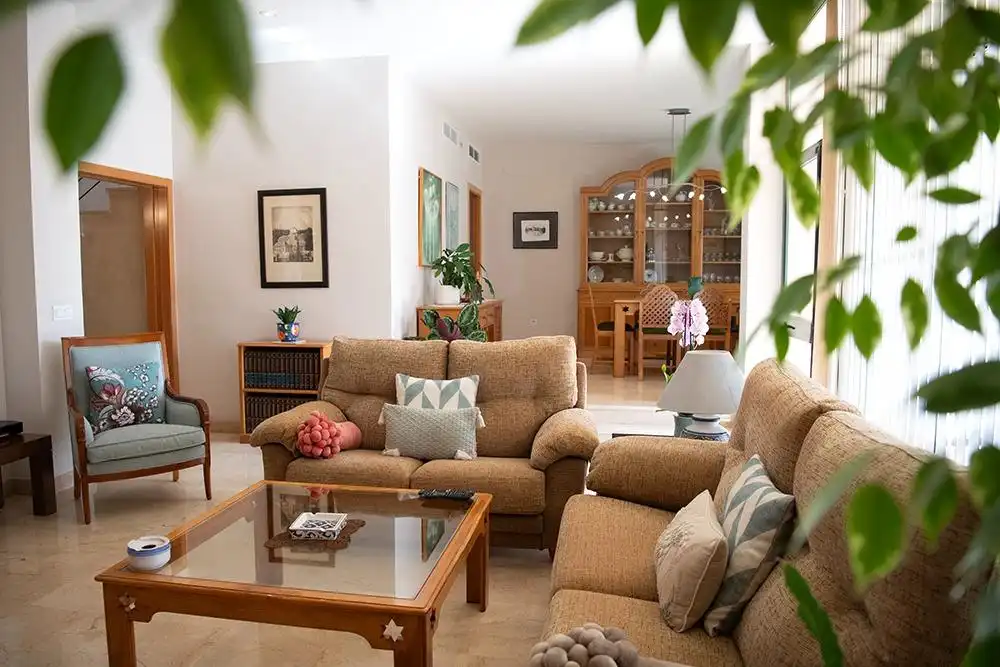 Sala de estar de Casa o chalet en venta en Bormujos con Aire acondicionado, Calefacción y Jardín privado