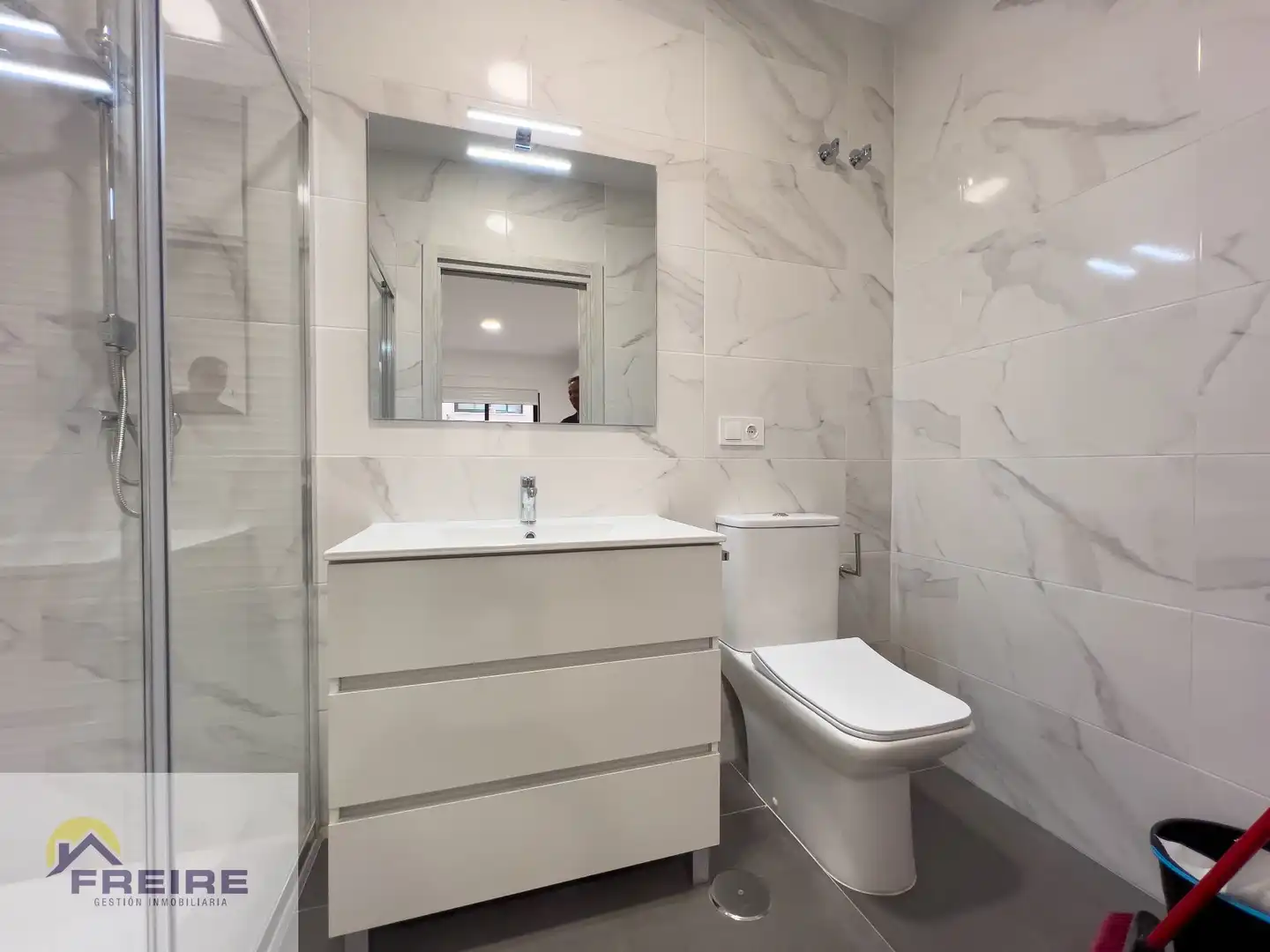 Bathroom of Flat for sale in Bueu  with Air Conditioner and Heating