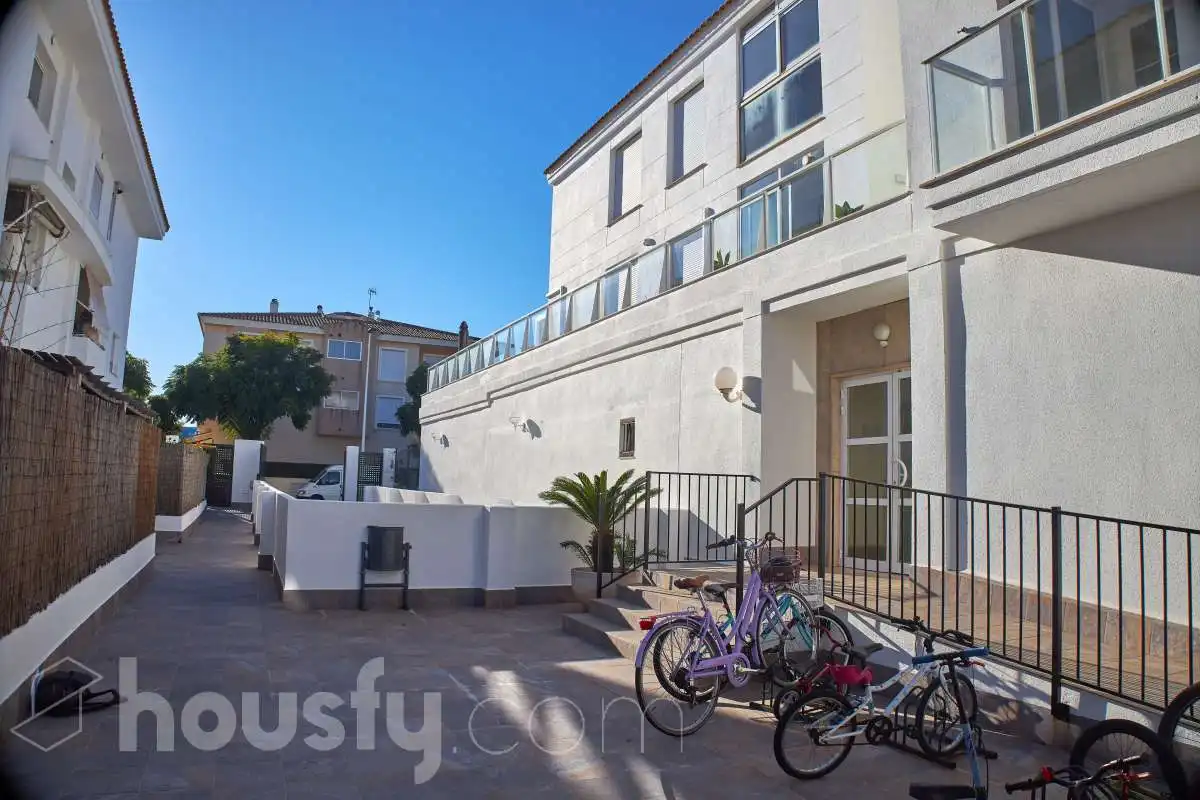 Vista exterior de Pis en venda en Jávea / Xàbia amb Aire condicionat, Terrassa i Piscina comunitària