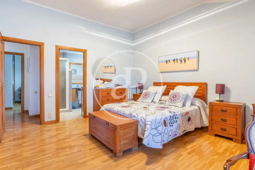 Habitación de Casa o chalet en venta en Paterna con Aire acondicionado, Calefacción y Jardín privado