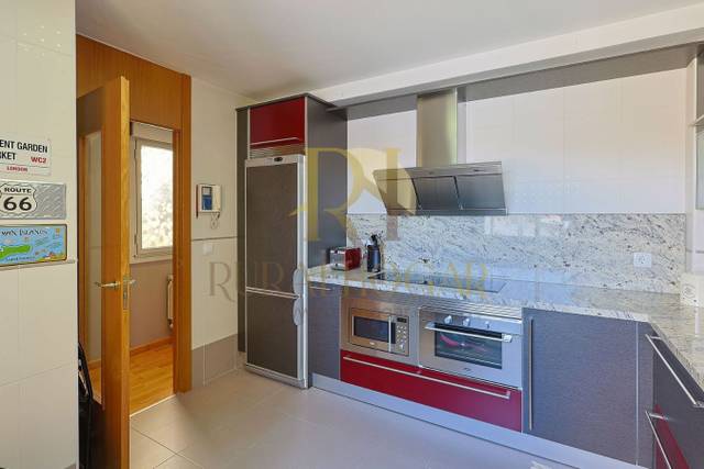 Piso en Venta en Calle Cuesta Castañones en Casco Antiguo