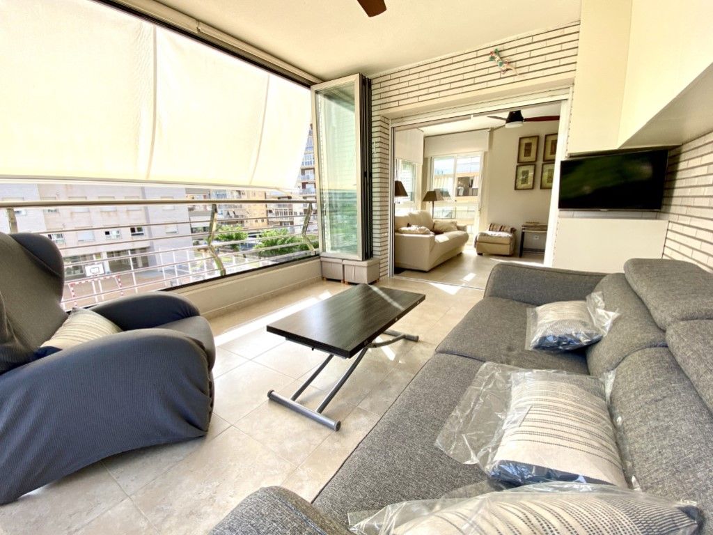 Sala de estar de Apartamento de alquiler en Benicasim / Benicàssim con Aire acondicionado, Terraza y Amueblado