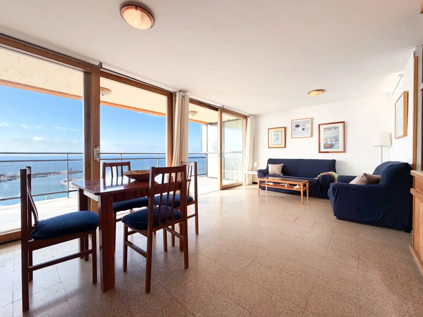 Sala d'estar de Apartament de lloguer en El Campello amb Terrassa i Balcó