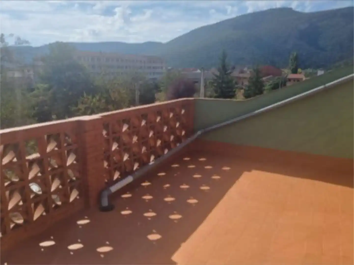 Terrassa de Casa o xalet en venda en Cordovín