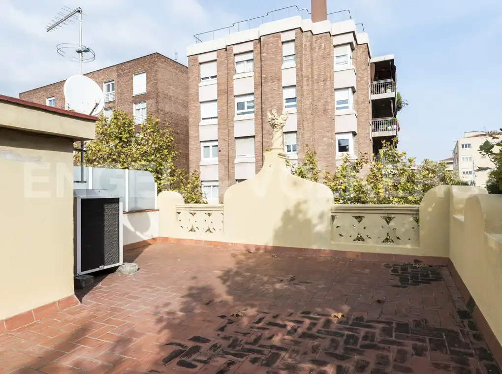 Vista exterior de Casa o chalet en venta en Barcelona con Aire acondicionado, Calefacción y Parquet