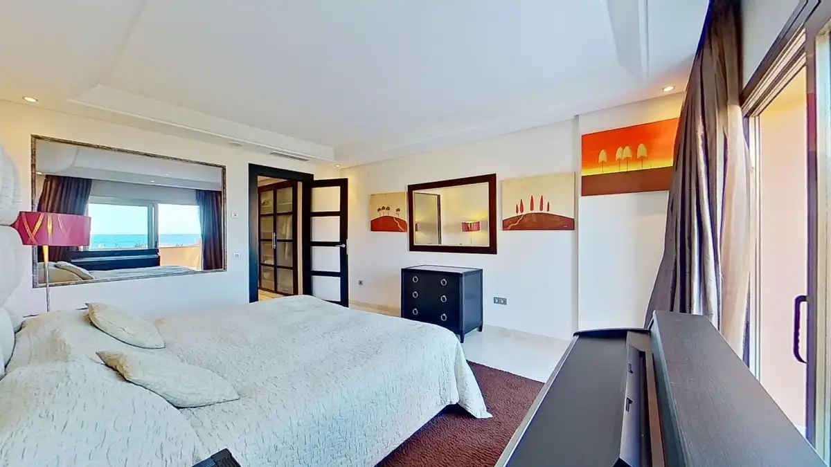 Habitación de Ático en venta en Marbella con Aire acondicionado, Terraza y Sauna