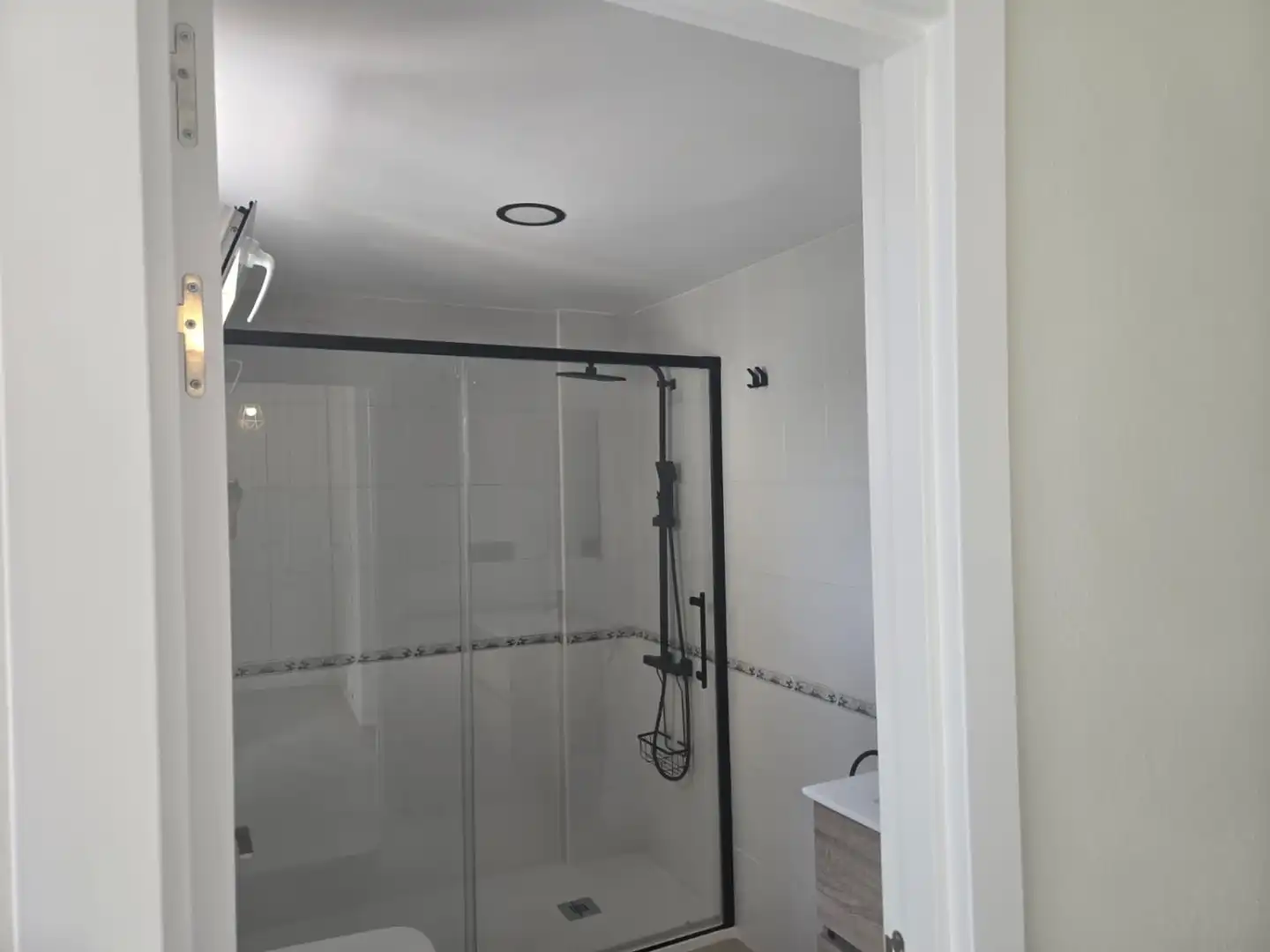 Baño de Casa o chalet de alquiler en Bormujos con Aire acondicionado, Calefacción y Jardín privado