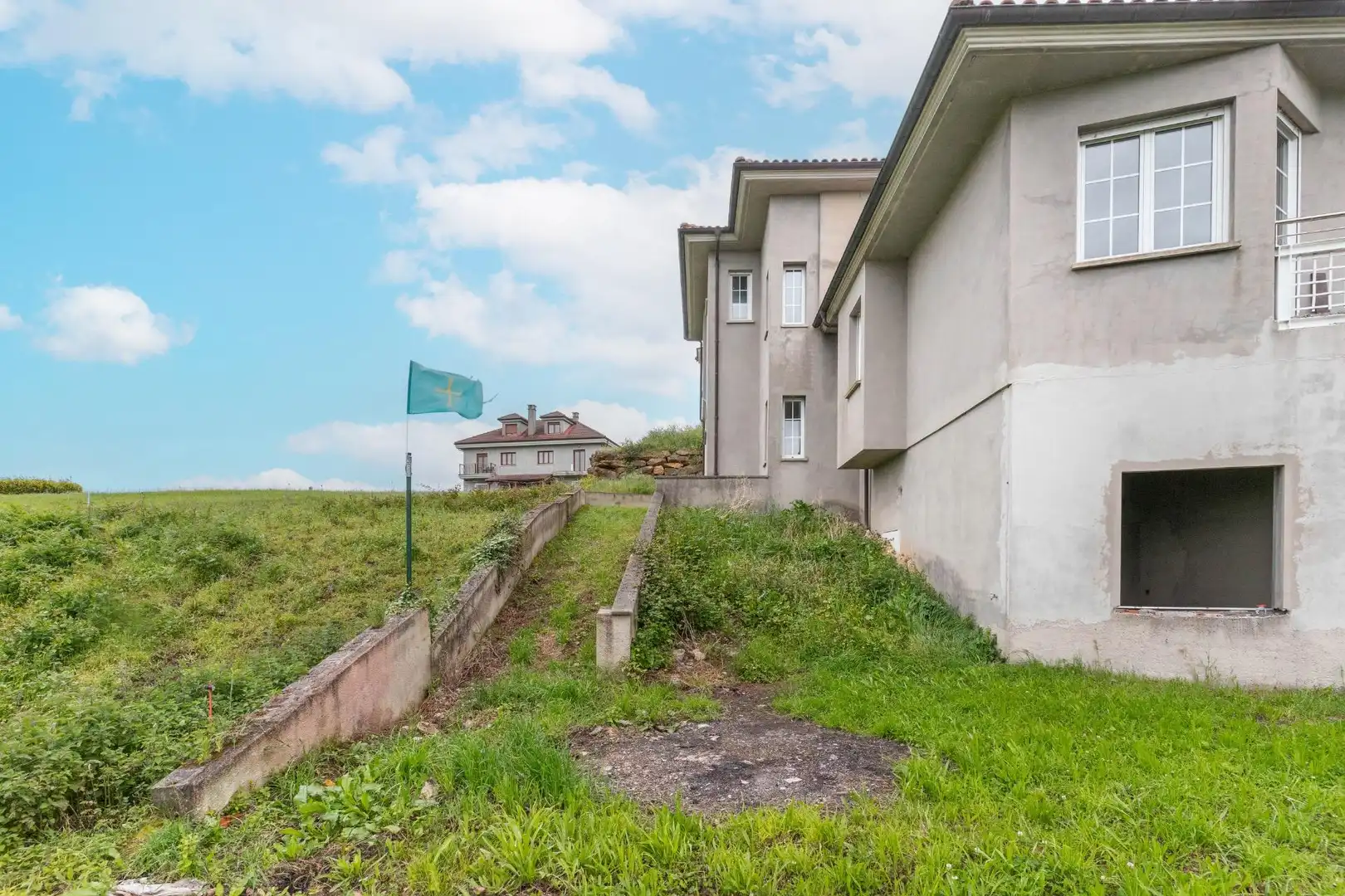 Casa o xalet en venda en Oviedo  amb Jardí privat, Terrassa i Balcó