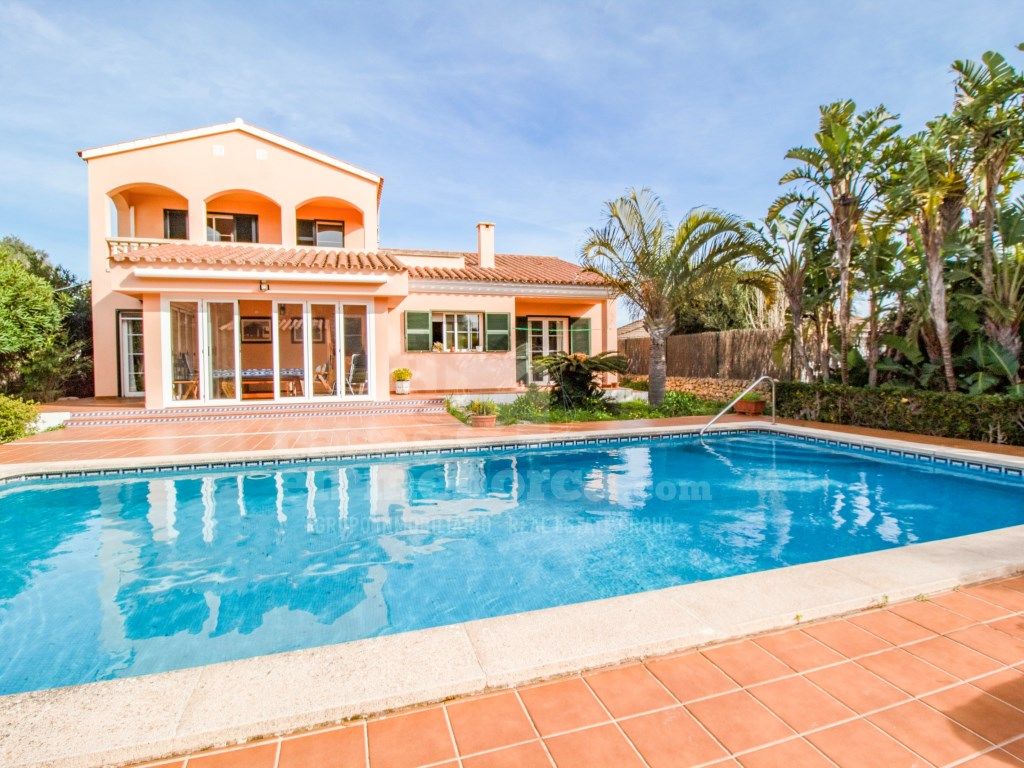 Vista exterior de Casa o xalet en venda en Es Castell amb Aire condicionat, Calefacció i Jardí privat