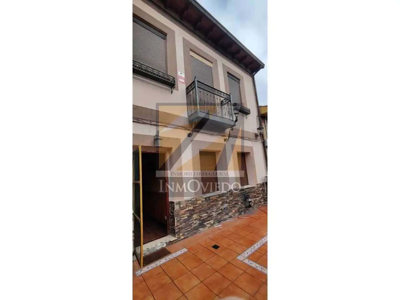 Vista exterior de Casa o chalet en venta en Oviedo  con Calefacción, Terraza y Alarma