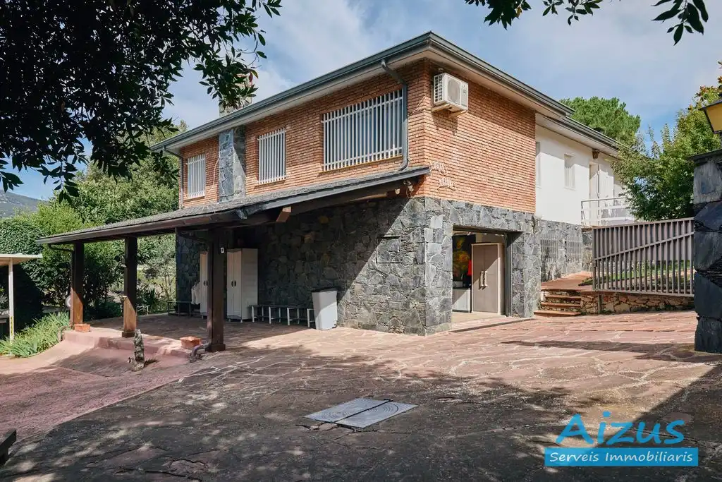 Vista exterior de Casa o chalet en venta en Seva con Aire acondicionado, Calefacción y Jardín privado