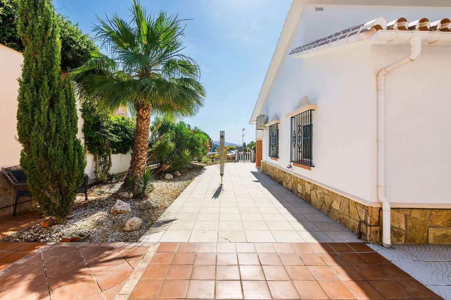 Vista exterior de Casa o xalet en venda en Vélez-Málaga amb Aire condicionat, Traster i Internet