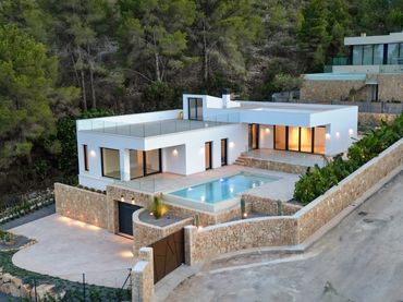Detached house with pool for sale in Carrer de l'Anou 9