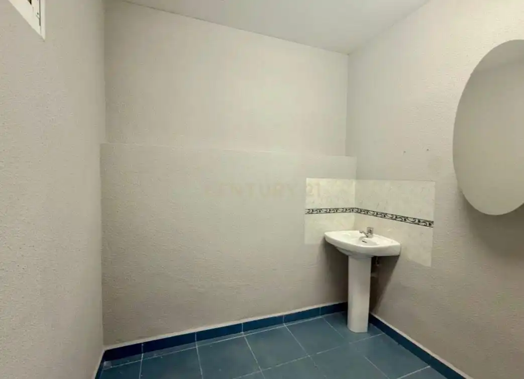 Badezimmer von Geschaftsraum zur Miete in Cáceres