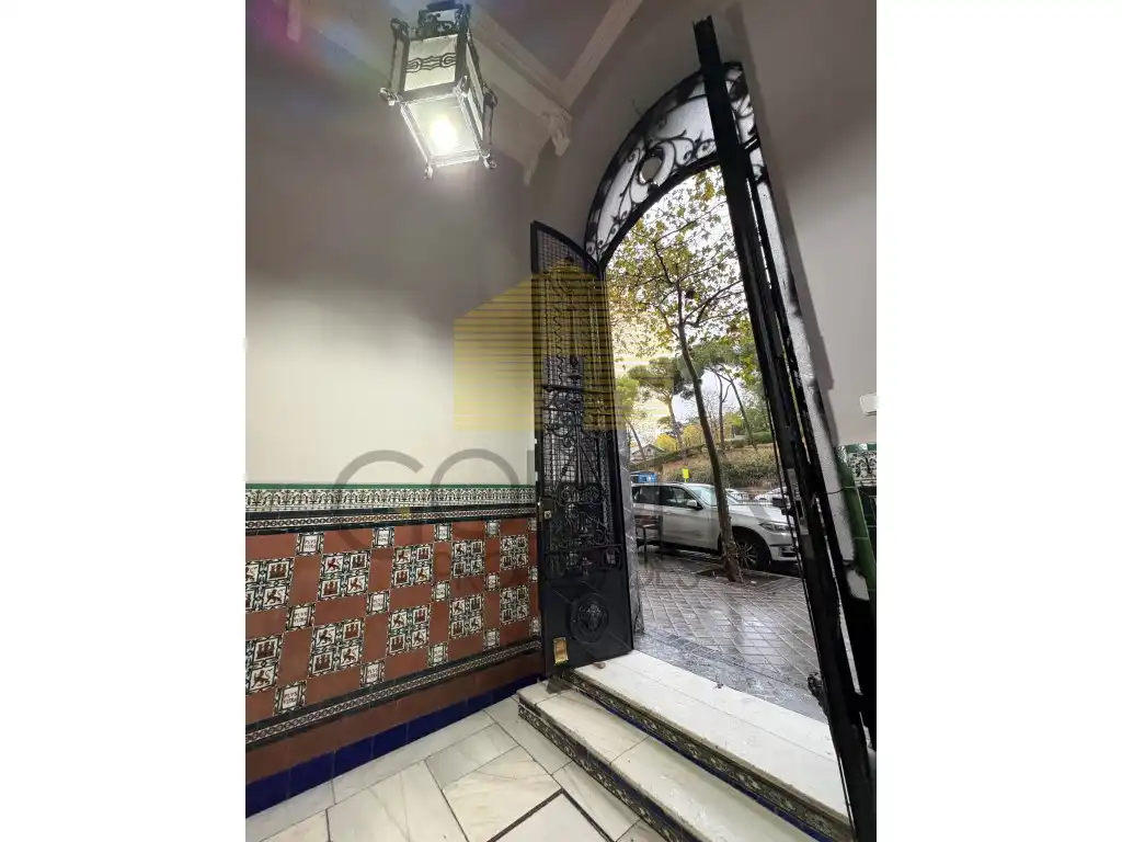 Piso en venta en Calle Alfonso Xii, Jerónimos