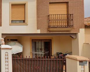 Vista exterior de Casa adosada en venda en Vélez-Málaga amb Terrassa