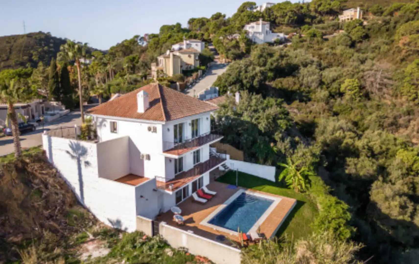Vista exterior de Casa o xalet en venda en Estepona amb Aire condicionat, Terrassa i Moblat