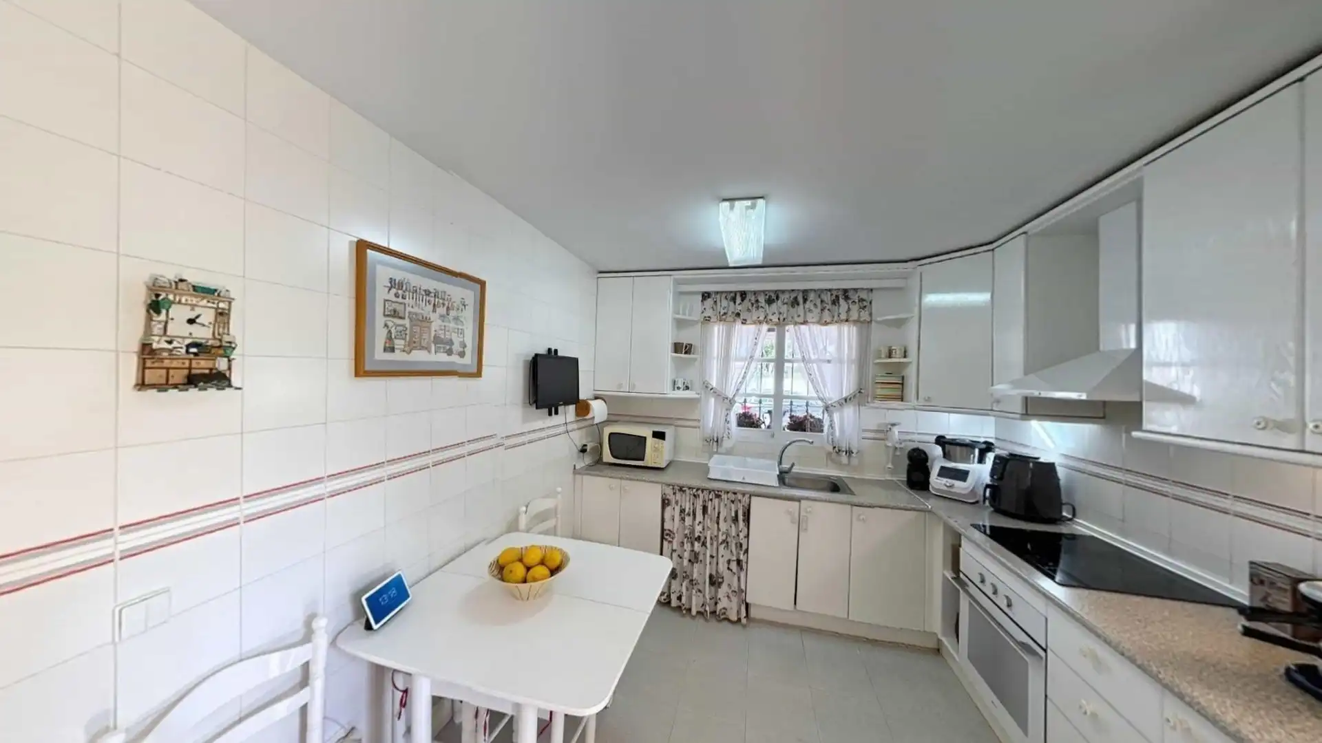 Küche von Einfamilien-Reihenhaus zum Verkauf in Estepona mit Heizung, Privatgarten und Terrasse
