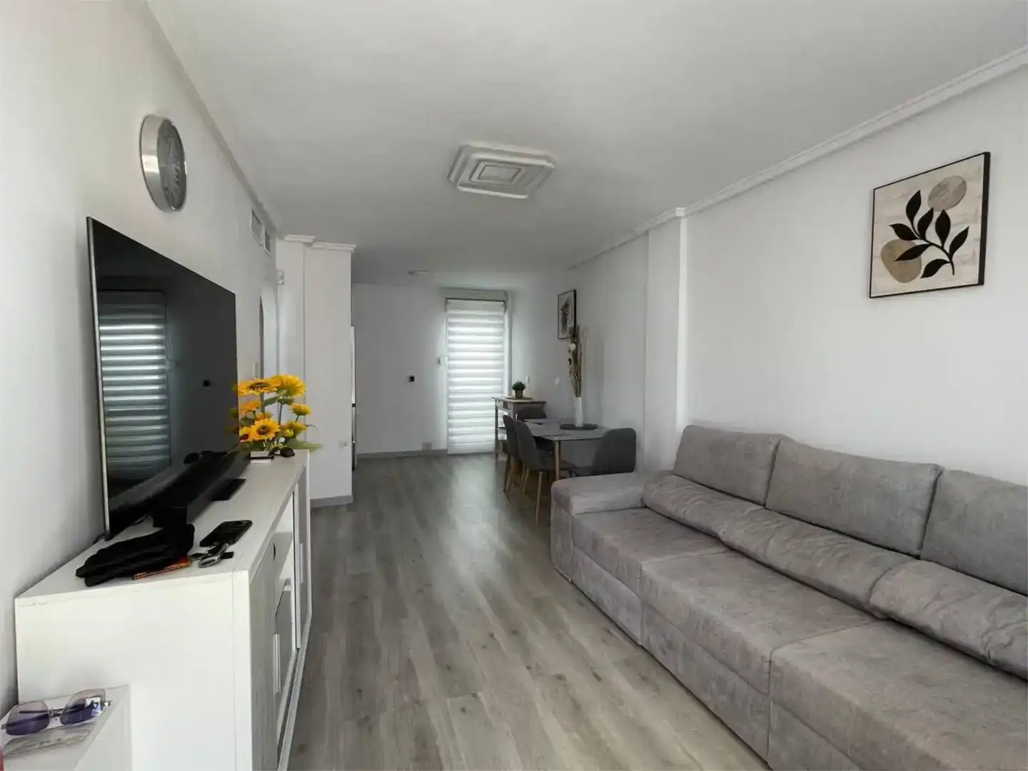 Sala d'estar de Dúplex en venda en Torrevieja amb Traster, Piscina i Moblat