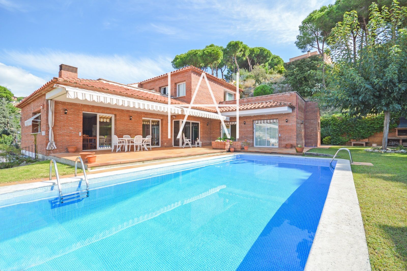 Vista exterior de Casa o xalet en venda en Caldes d'Estrac amb Aire condicionat, Calefacció i Terrassa